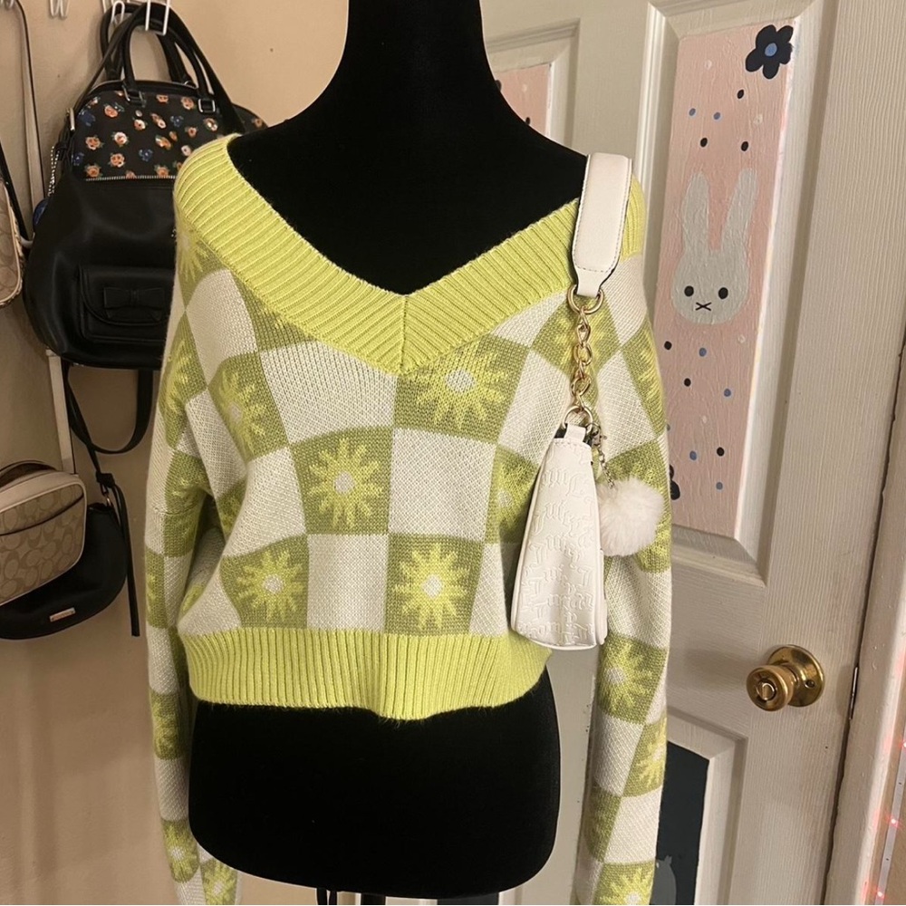 V-Neck Checkered Sweater - Green and Cream